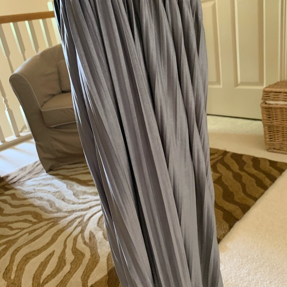 Midi sliver pleated skirt - Picture 2 of 3